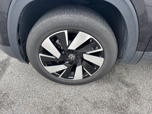 Used 2025 Volkswagen Atlas Cross Sport SE image 11