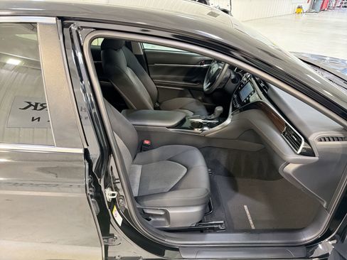 Used 2018 Toyota Camry LE w/ Convenience Package image 27