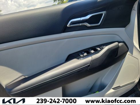 Certified 2025 Kia Sportage EX FWD image 22