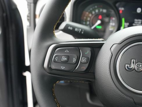 Used 2024 Jeep Wrangler Unlimited image 12