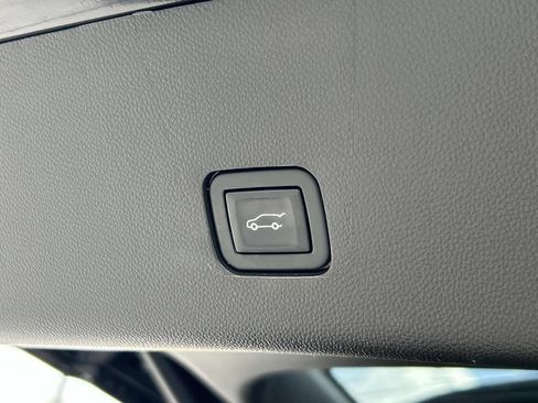Used 2022 Chevrolet Traverse LT w/ LPO, Floor Liner Package AWD/4WD image 16