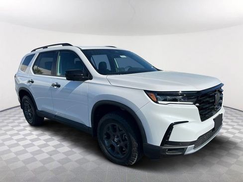 New 2025 Honda Pilot TrailSport image 2