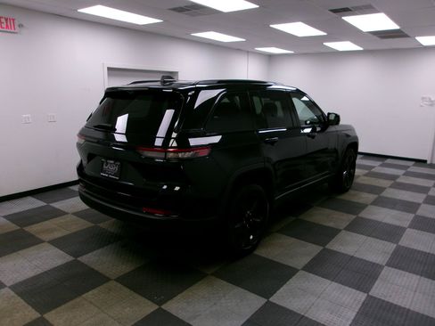 Used 2023 Jeep Grand Cherokee Limited w/ Luxury Tech Group II AWD/4WD image 14