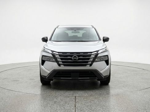 Used 2025 Nissan Rogue SV image 2