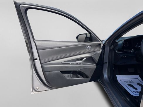 Used 2024 Hyundai Elantra Limited FWD image 18