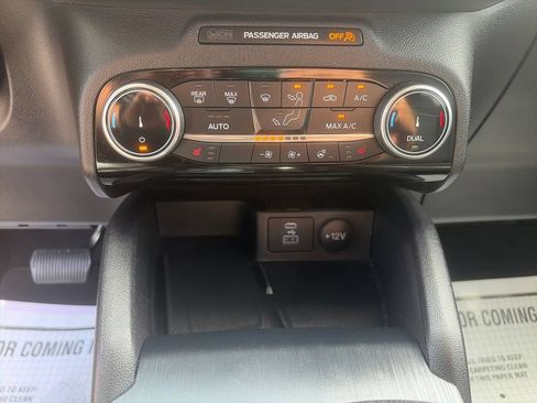Used 2022 Ford Escape SEL w/ Technology Package FWD image 18