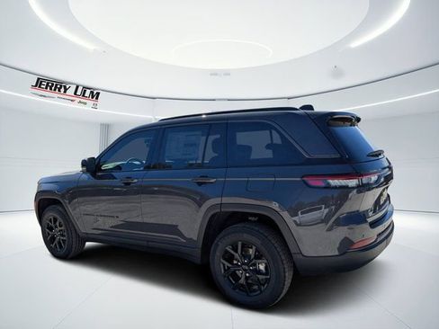 New 2026 Jeep Grand Cherokee Altitude RWD image 5