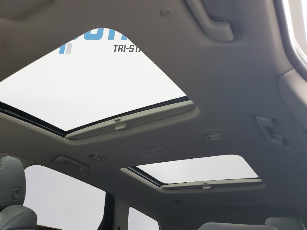 Used 2021 Buick Enclave Premium w/ Sun and Sites Package FWD image 18