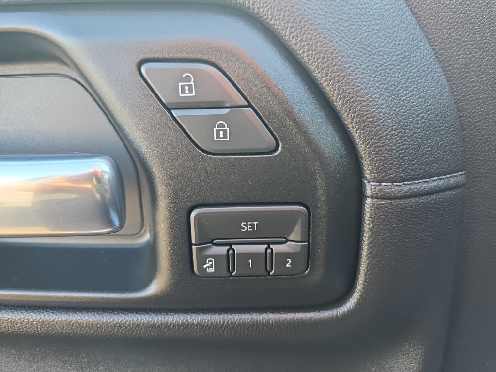 Used 2019 Chevrolet Silverado 1500 LTZ AWD/4WD image 37