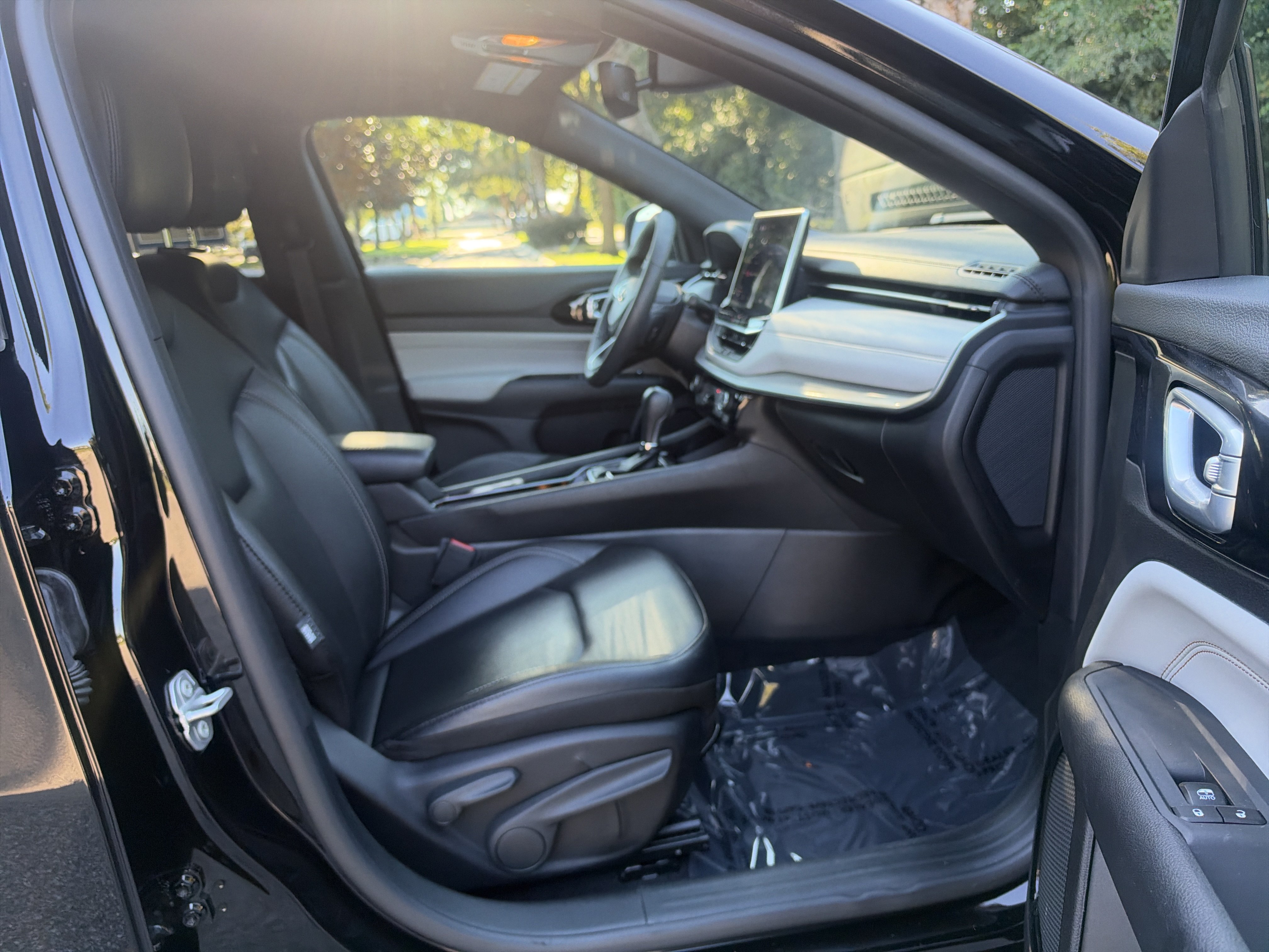 Used 2025 Jeep Compass Limited AWD/4WD image 30