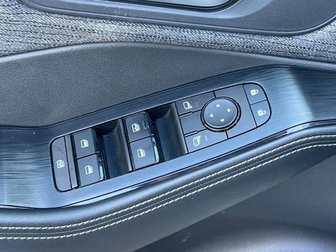 Used 2021 Nissan Rogue SV image 12