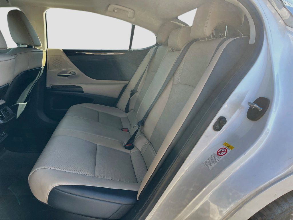 Used 2019 Lexus ES 300h w/ Premium Package FWD image 25
