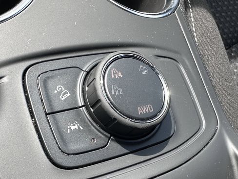 Used 2024 GMC Terrain SLE image 20