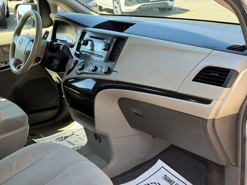 Used 2014 Toyota Sienna L FWD image 20