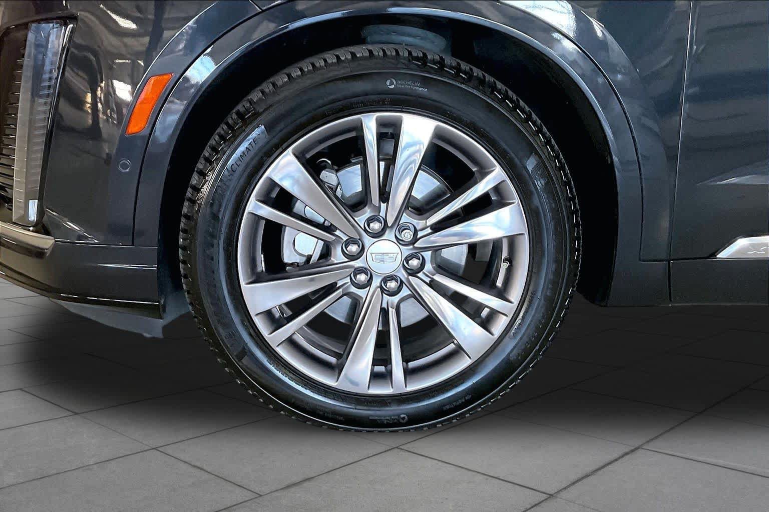 Used 2020 Cadillac XT6 Premium Luxury w/ Platinum Package FWD image 10
