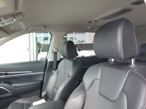 Certified 2024 Kia Telluride LX FWD image 16