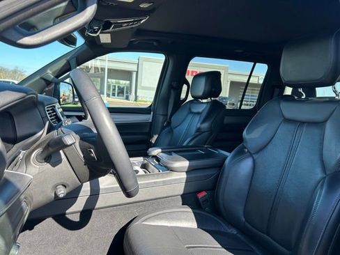 Used 2024 Jeep Wagoneer Series II AWD/4WD image 13