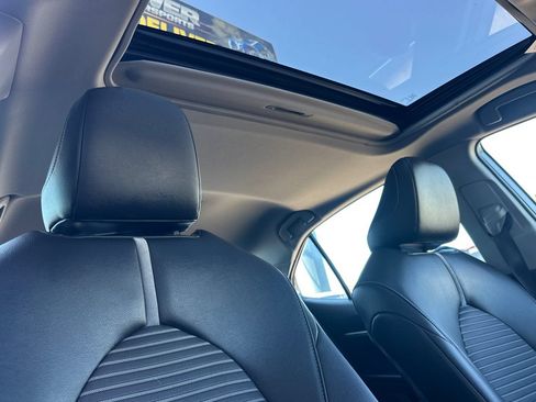 Used 2018 Toyota Camry SE w/ Moonroof Package FWD image 16