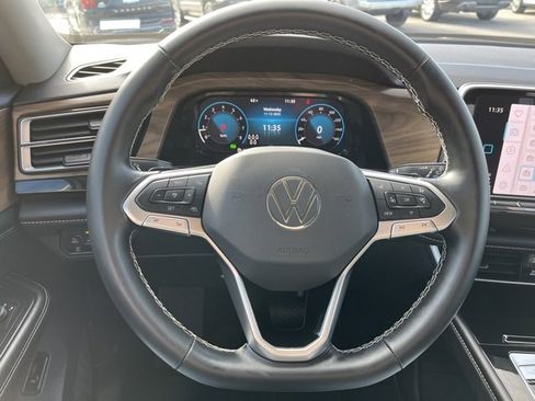 Used 2025 Volkswagen Atlas SE image 34