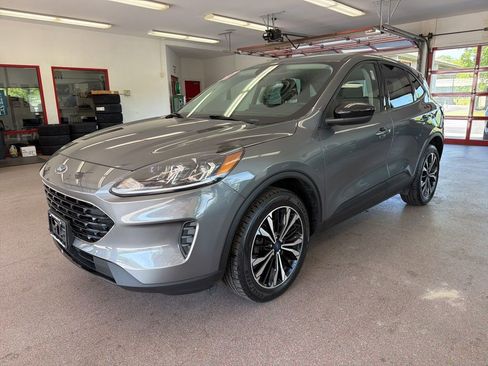 Used 2021 Ford Escape SE w/ SE Sport Appearance Package AWD/4WD image 3