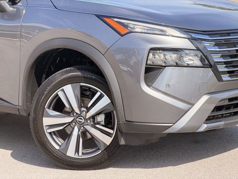Used 2026 Nissan Rogue SL FWD image 3