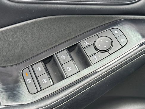 Used 2025 Nissan Rogue SV FWD image 12