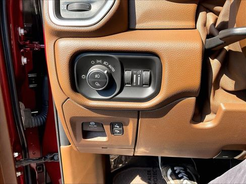 Used 2021 RAM 1500 Laramie AWD/4WD image 39