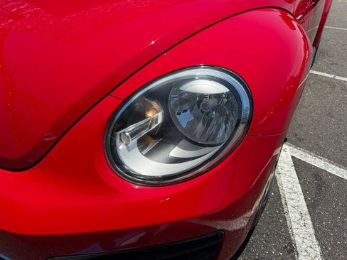 Used 2018 Volkswagen Beetle 2.0T S FWD image 11