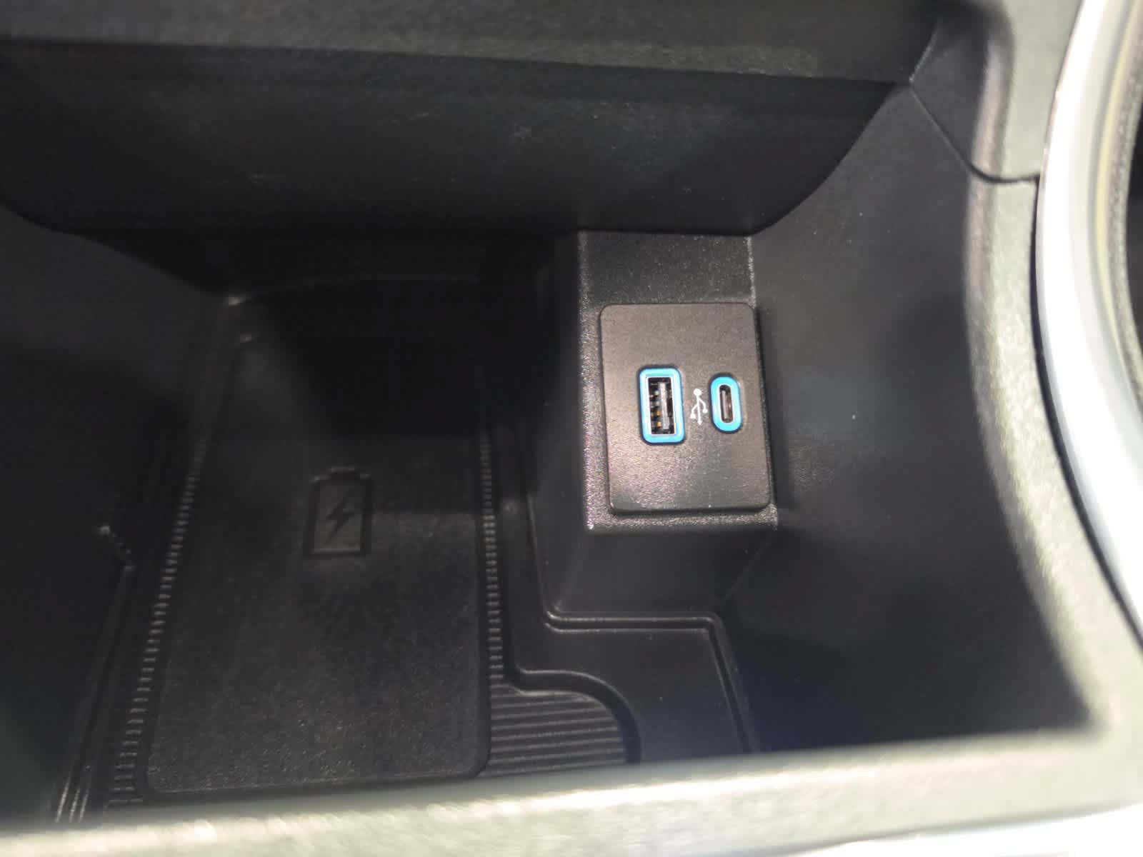 Used 2024 Ford Edge Titanium w/ Equipment Group 301A AWD/4WD image 22