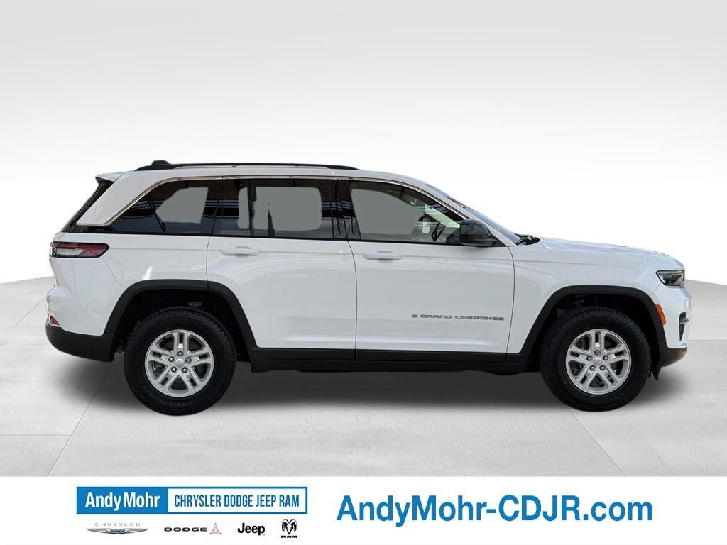 Used 2023 Jeep Grand Cherokee Laredo AWD/4WD image 8