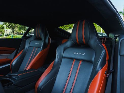 Used 2019 Aston Martin V8 Vantage Coupe image 13