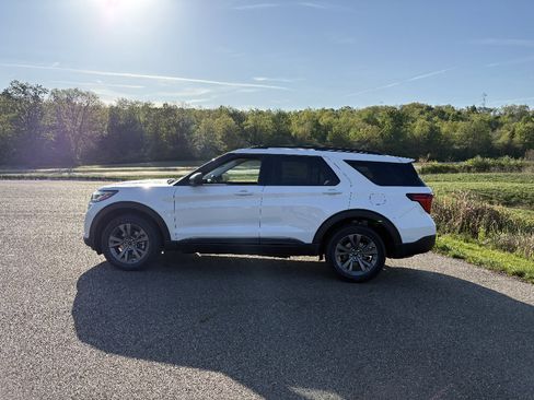 New 2026 Ford Explorer Active AWD/4WD image 2