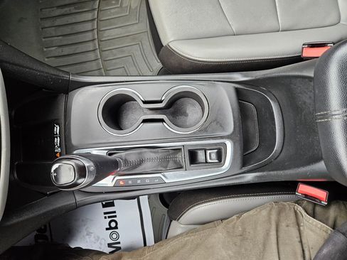 Used 2018 Chevrolet Equinox Premier image 16