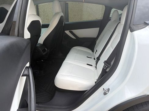 Used 2022 Tesla Model Y Performance AWD/4WD image 31