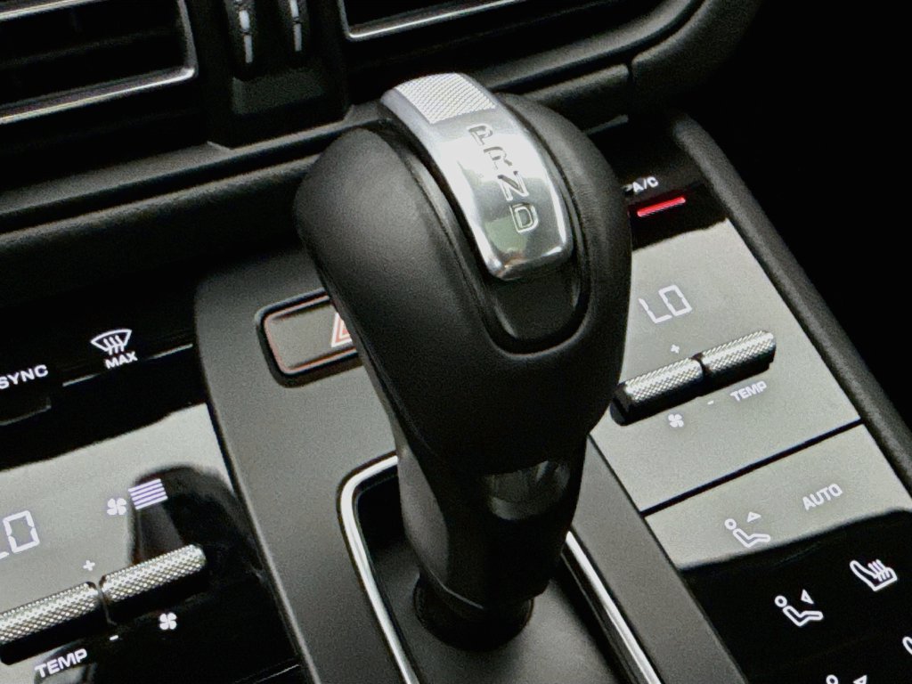 Certified 2025 Porsche Macan AWD/4WD image 21