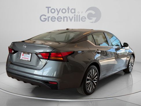 Used 2025 Nissan Altima 2.5 SV FWD image 6