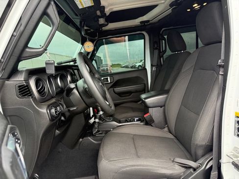 Used 2023 Jeep Gladiator Sport AWD/4WD image 5