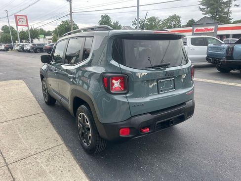 Used 2016 Jeep Renegade Trailhawk w/ Premium Trailhawk Package AWD/4WD image 5
