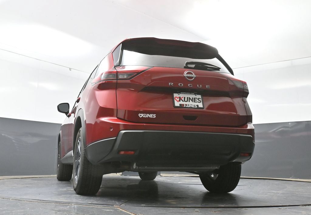 Used 2025 Nissan Rogue SV FWD image 46