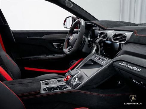 Used 2023 Lamborghini Urus Performante AWD/4WD image 46