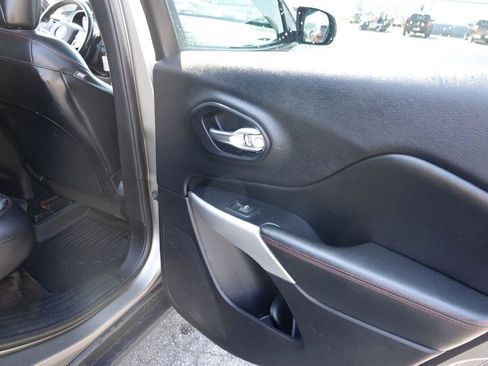 Used 2017 Jeep Cherokee Trailhawk w/ Trailer Tow Group image 31