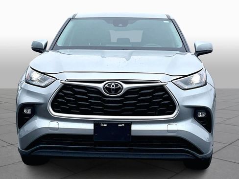 Certified 2024 Toyota Highlander LE AWD/4WD image 4