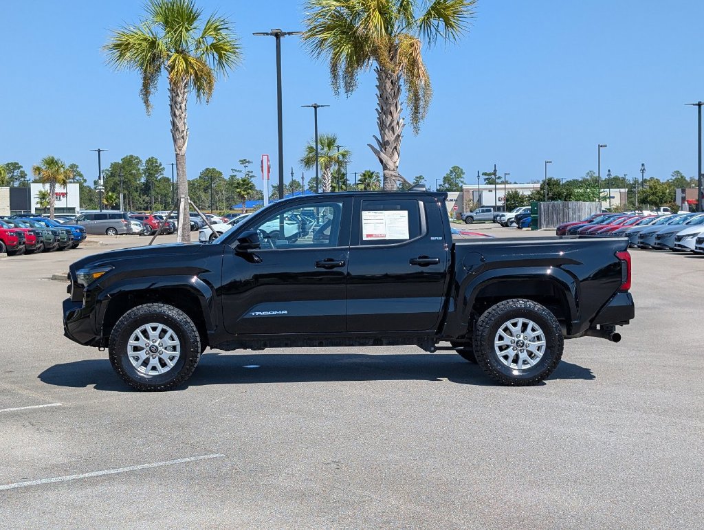 Used 2025 Toyota Tacoma SR5 AWD/4WD image 3