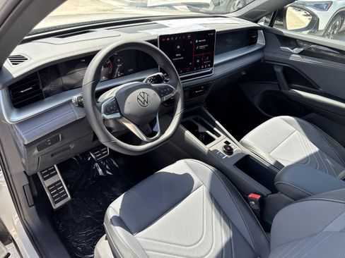 New 2026 Volkswagen Tiguan SE R-Line FWD image 20