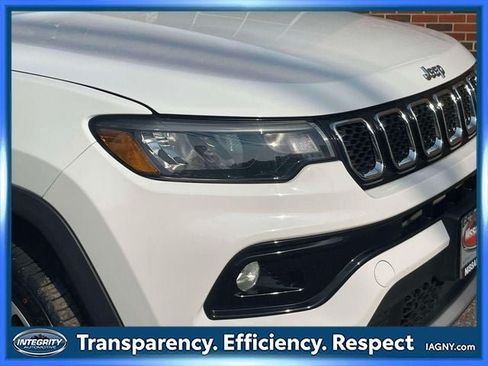 Used 2023 Jeep Compass Limited AWD/4WD image 10