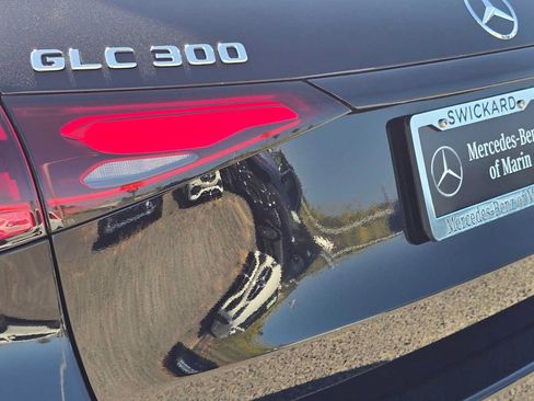 Used 2025 Mercedes-Benz GLC 300 4MATIC image 14