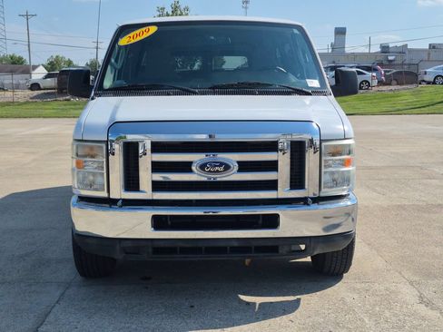 Used 2009 Ford E-350 and Econoline 350 XL RWD image 2