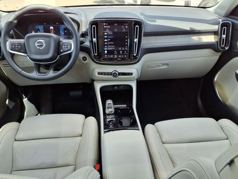 Certified 2023 Volvo XC40 B5 Plus AWD/4WD image 17