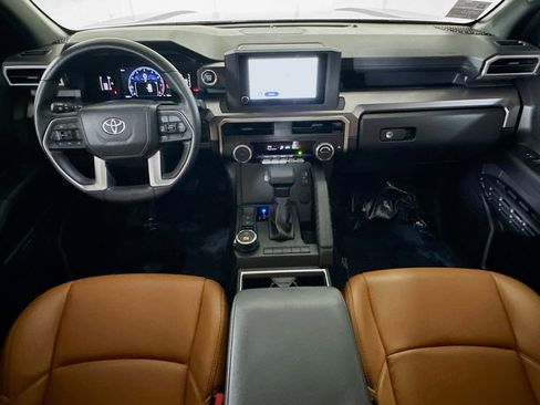 Used 2025 Toyota 4Runner SR5 AWD/4WD image 27