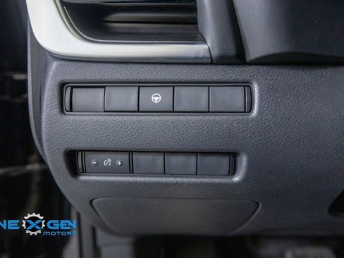 Used 2022 Nissan Rogue SV FWD image 13
